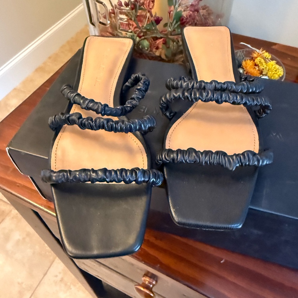 WHO WHAT WHERE women’s Romi Sandals